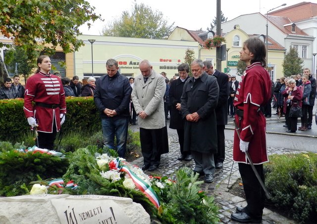 56-ra emlékeztünk 33